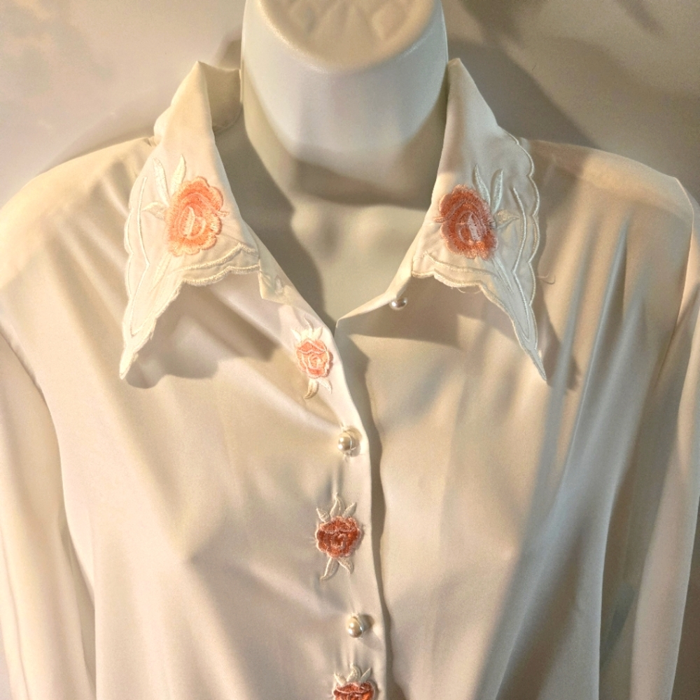 Graper Jar Long Sleeve White Woman's Blouse w/Embroidered Pink Flowers Size 12